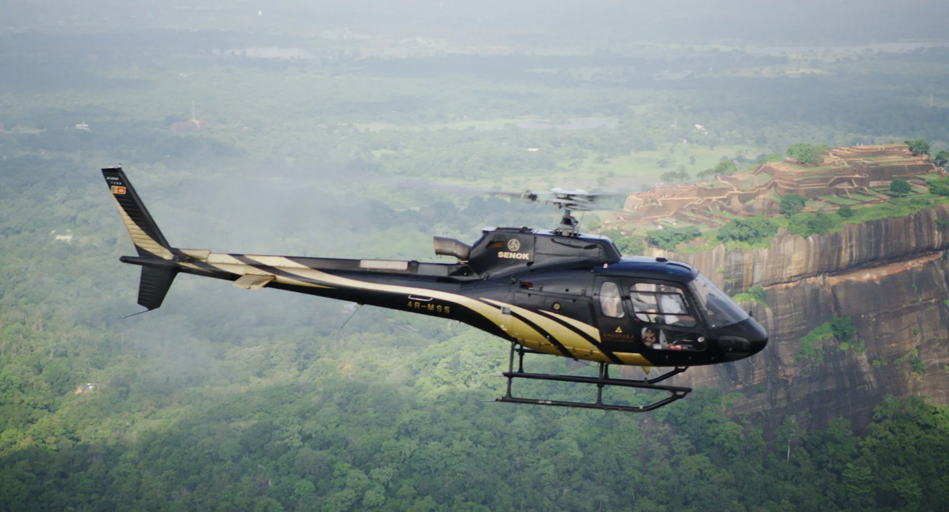 Helicopter island tour